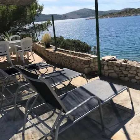 Jedina Kuca U Uvali, Otok Zut, Kornati Casa de Férias *
